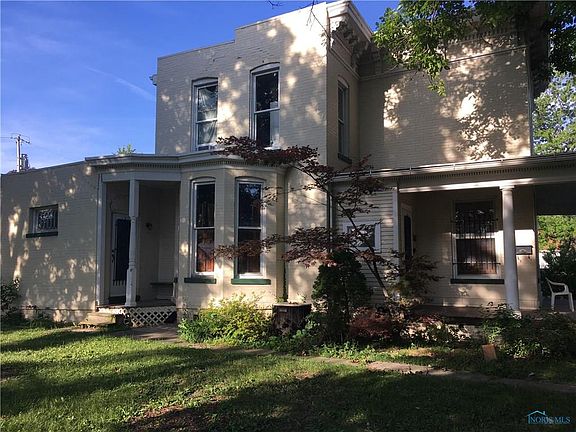 2nd image of 287 E Manhattan Blvd
