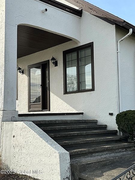 4th image of 20 Grieme Avenue