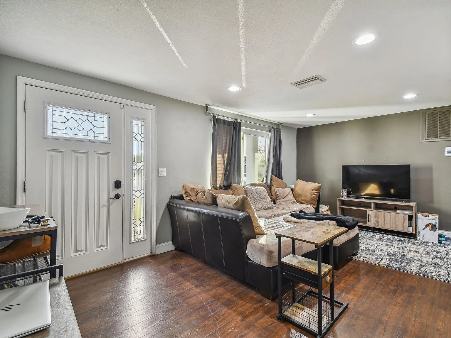 2 bed, 1134 sqft, $1,800 — Photo 3