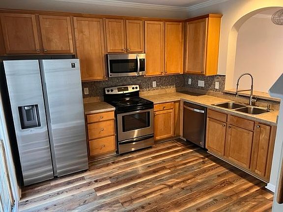5th image of 105 Hamlet Park Dr