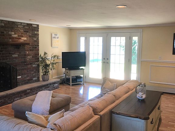 4th image of 79 Nearwater Ave