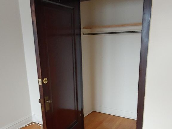 4th image of 4003 W Oakdale Ave #2