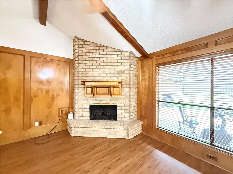 9002 Sabastian Dr — Photo 4