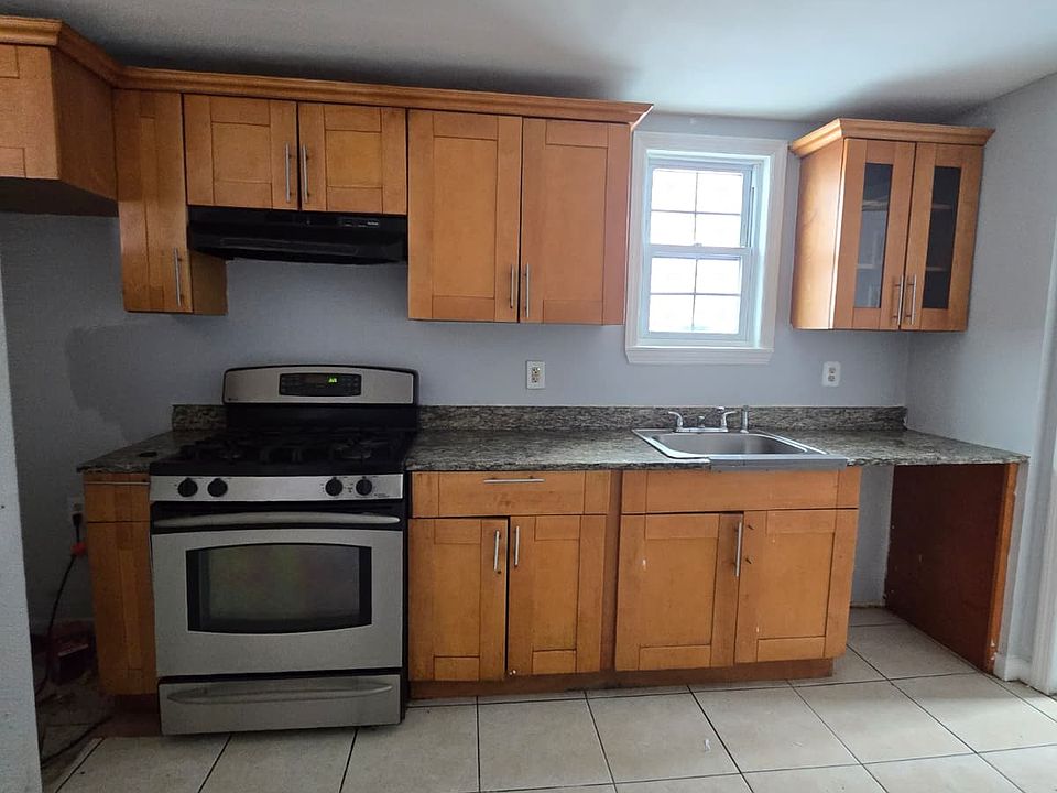 1st image of 122 Marshall St #2A