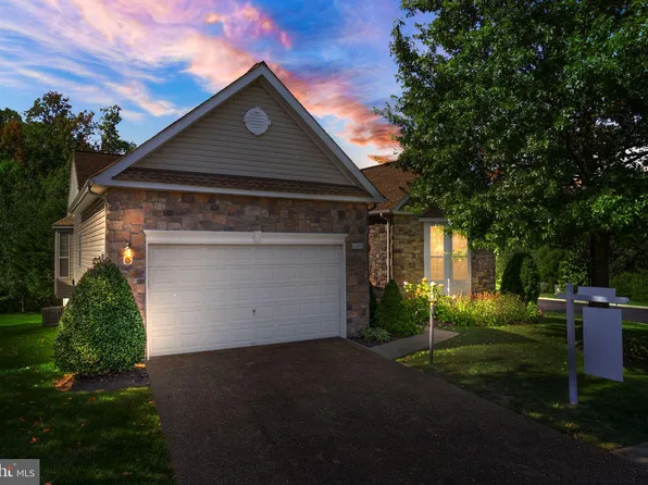 16859 Four Seasons Dr, Dumfries, VA 22025