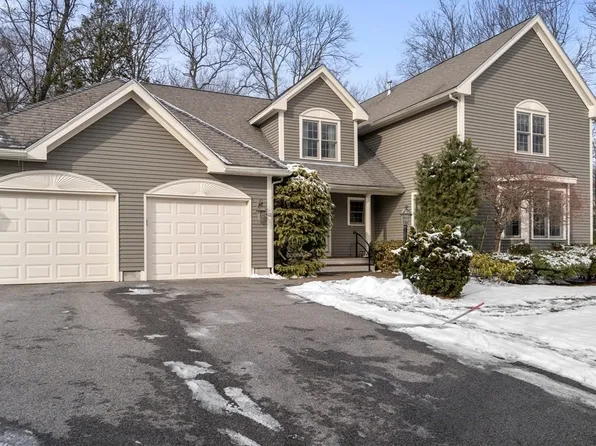 10 Algonquian Dr, Natick, MA 01760