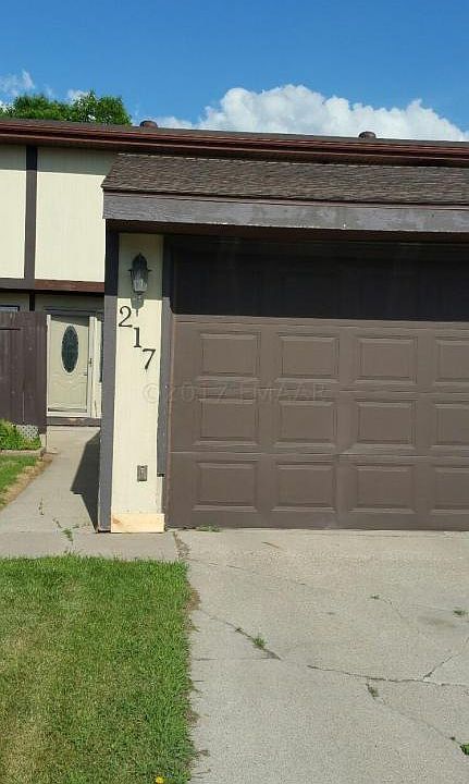 1st image of 217 20th St E