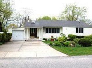931 Nemeth St, Bohemia, NY 11716