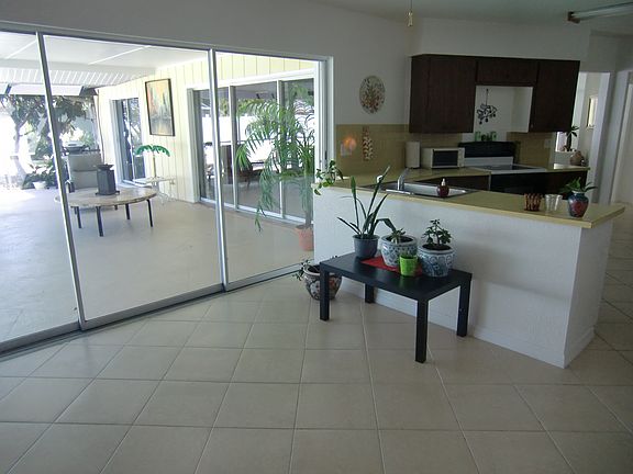 4th image of 435 N Shore Dr #4