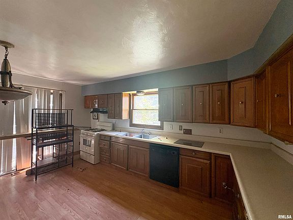 8th image of 114 E Briarwood Ct
