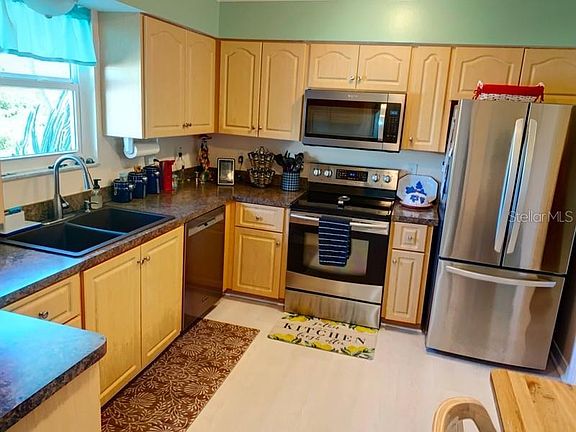 5th image of 323 Dolphin Pkwy