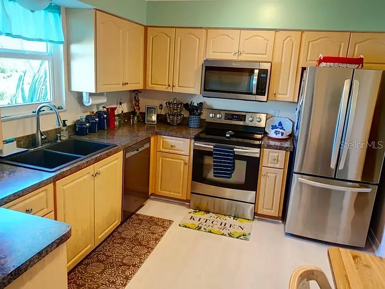 323 Dolphin Pkwy — Photo 5