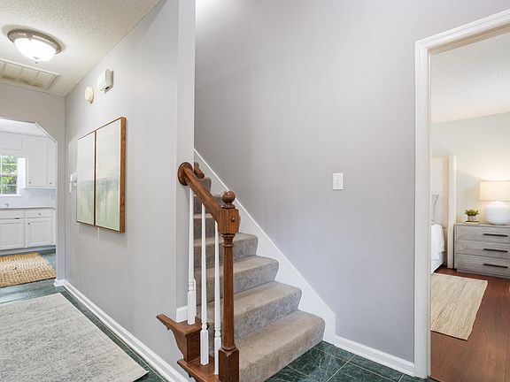 3rd image of 4751 Longwood Cir
