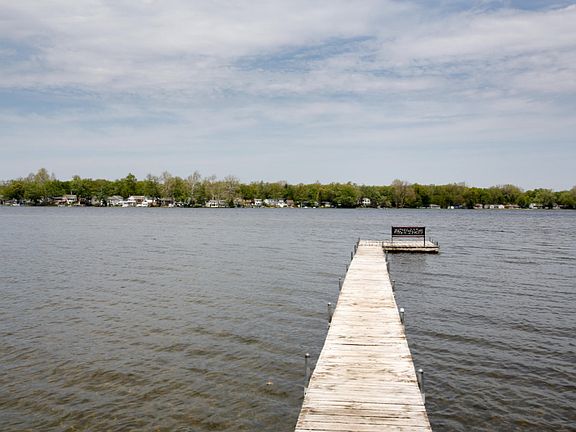 3rd image of E Long Lake Dr