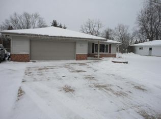 S89W22640 Loretto Ln, Big Bend, WI 53103