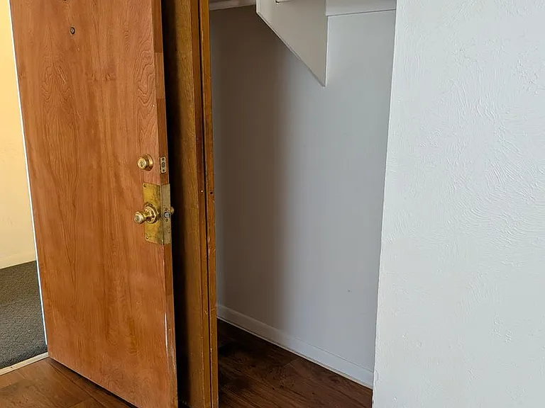 95 N Clarkson St Carolyn Arms Apartments — Photo 32