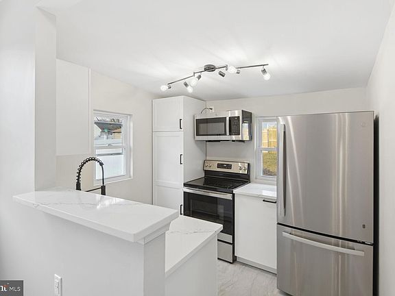 2nd image of 1733 Fairhill Dr