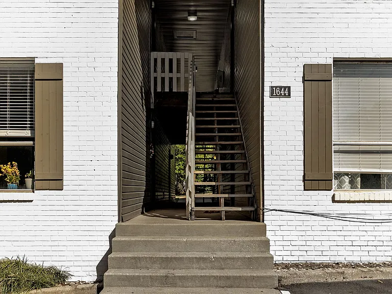 Breezeway — Photo 24
