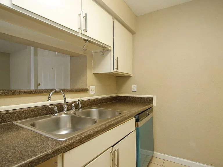 2822 S Bartell Dr #H6 — Photo 11