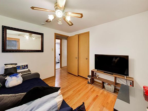5th image of 15535 University Ave