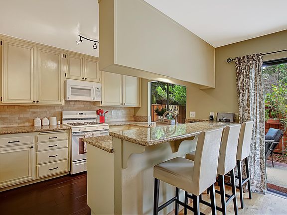 3rd image of 126 W Alamar Ave APT 2