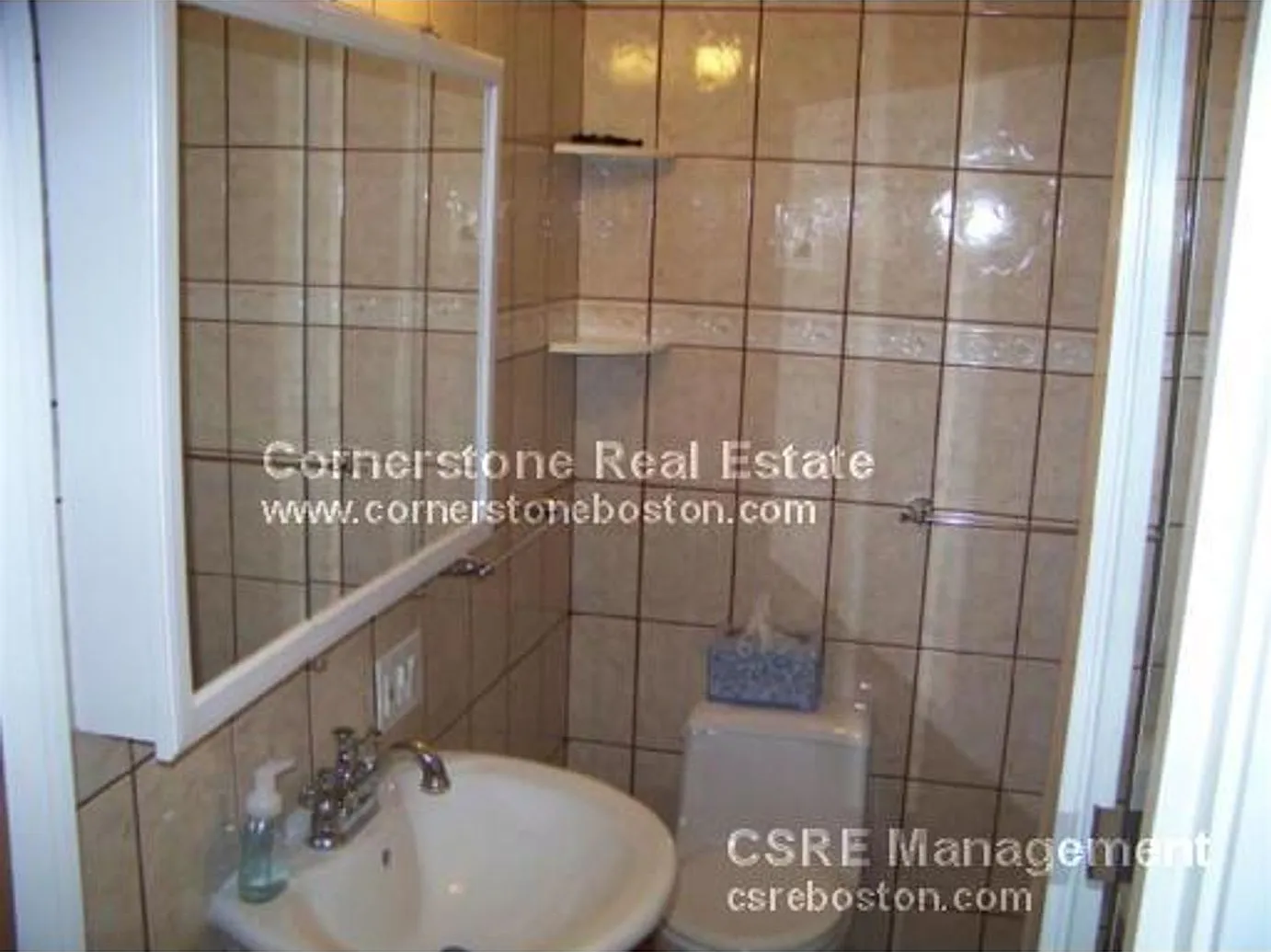 Large 2 bed in Southie — Photo 3