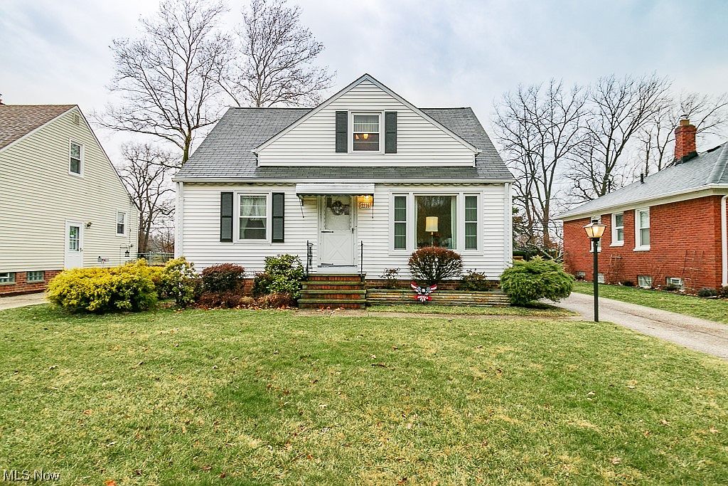 2216 E 290th St, Wickliffe, OH 44092 | Zillow