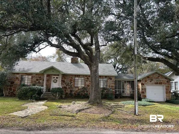 94 Diamond St, Chickasaw, AL 36611