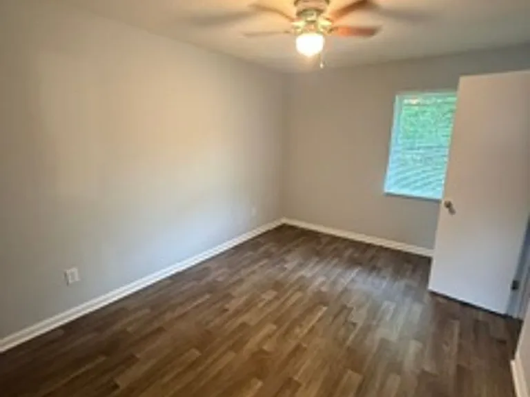302 Reece Ave — Photo 5