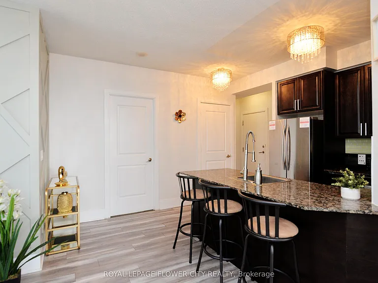 330 Burnhamthorpe Rd W #1902 — Photo 15