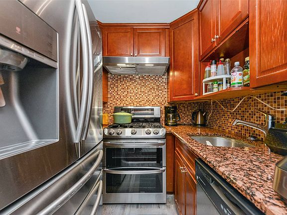 3rd image of 2 Bay Club Dr APT 14O