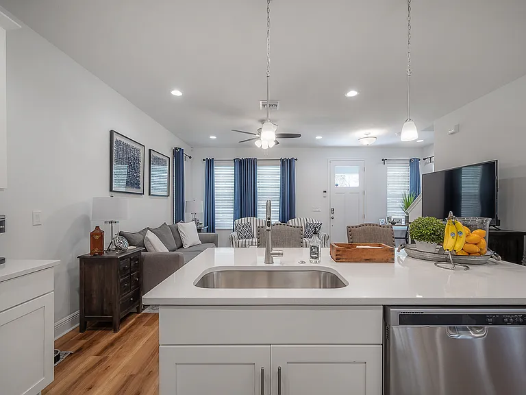 1714 E Lambright St — Photo 16