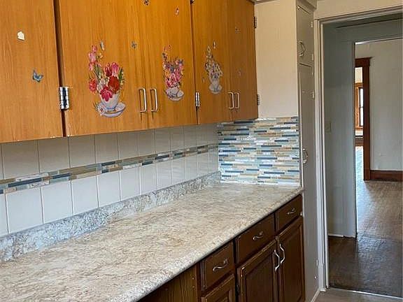 4th image of 428 Machen St