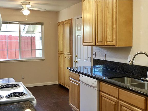 5th image of 1627 6th St