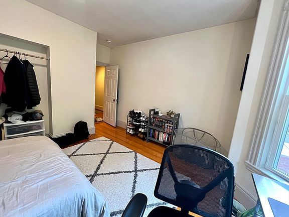 5th image of 682 E 6th St #1