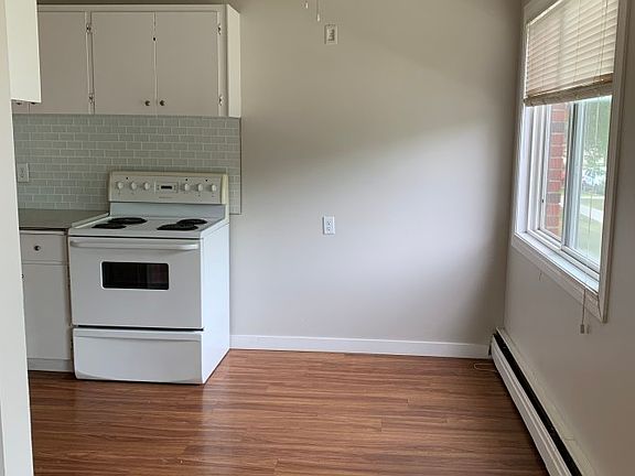 4th image of 10635 123rd St NW #210