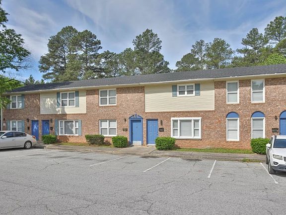 Welcome to Richmond Hills Apartments, where comfort meets convenience. Enjoy beautifully designed living spaces, nearby amenities, and a welcoming community. Don't miss out on making this your new homeschedule your tour today!