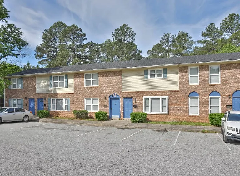 Welcome to Richmond Hills Apartments, where comfort meets convenience. Enjoy beautifully designed living spaces, nearby amenities, and a welcoming community. Don't miss out on making this your new homeschedule your tour today!
