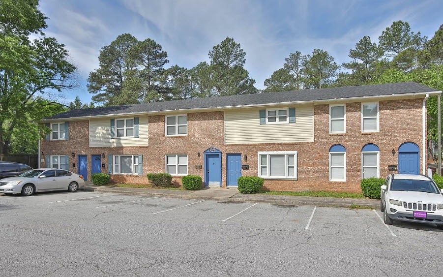 Welcome to Richmond Hills Apartments, where comfort meets convenience. Enjoy beautifully designed living spaces, nearby amenities, and a welcoming community. Don't miss out on making this your new homeschedule your tour today!