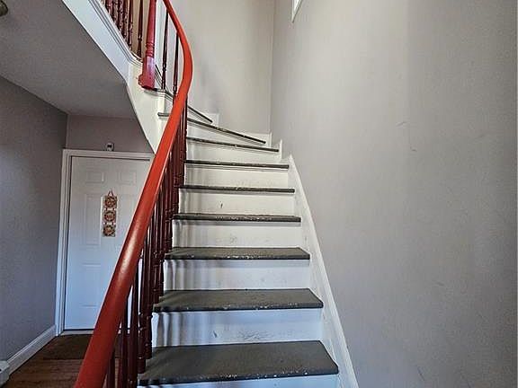 3rd image of 494 Wellington Ave