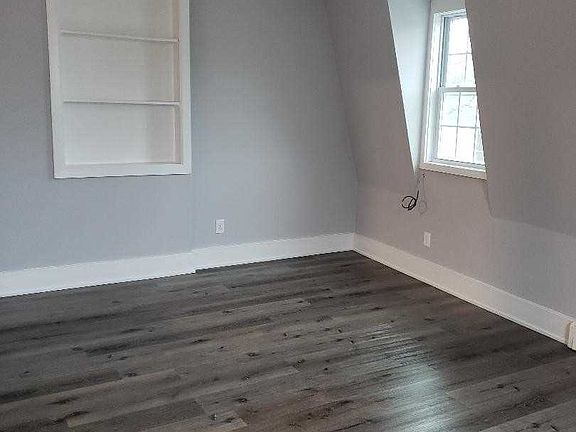 5th image of 115 E Main St