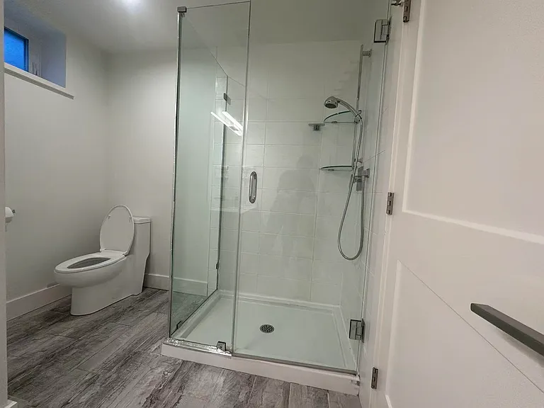 1525 King George Blvd — Photo 7