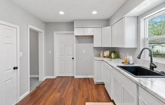 3 bed, 1188 sqft, $1,699 — Photo 3