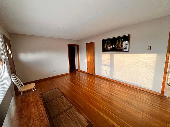 3rd image of 819 Forsythe St