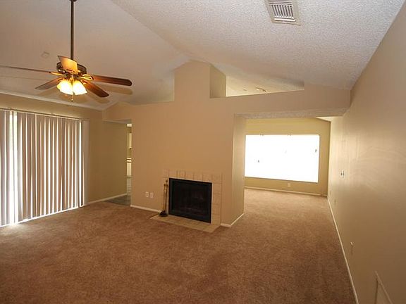 3rd image of 6504 Lake Horseshoe Dr