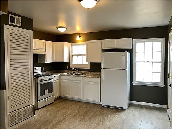 5th image of 2550 Mimosa Dr