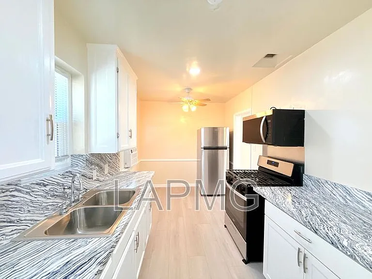 1535 S Fairfax Ave — Photo 8