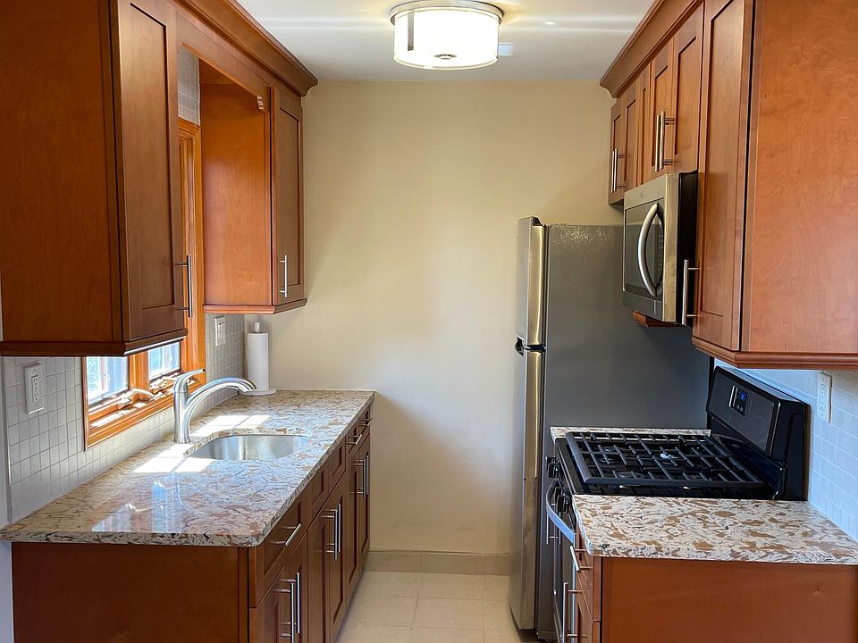 1st image of 230 Downes Ave