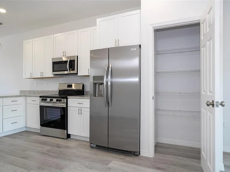 833 Colville Dr — Photo 34