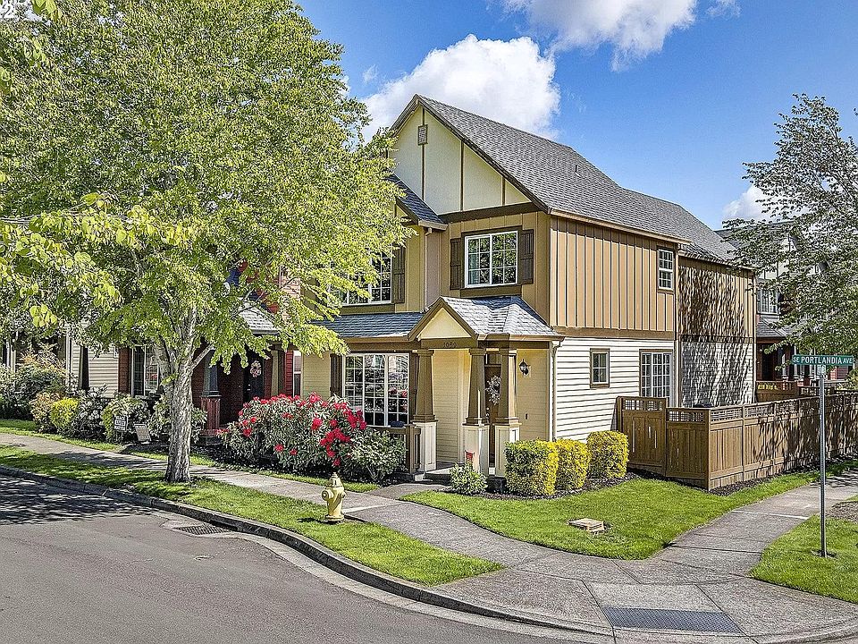 1st image of 1090 SE Portlandia Ave